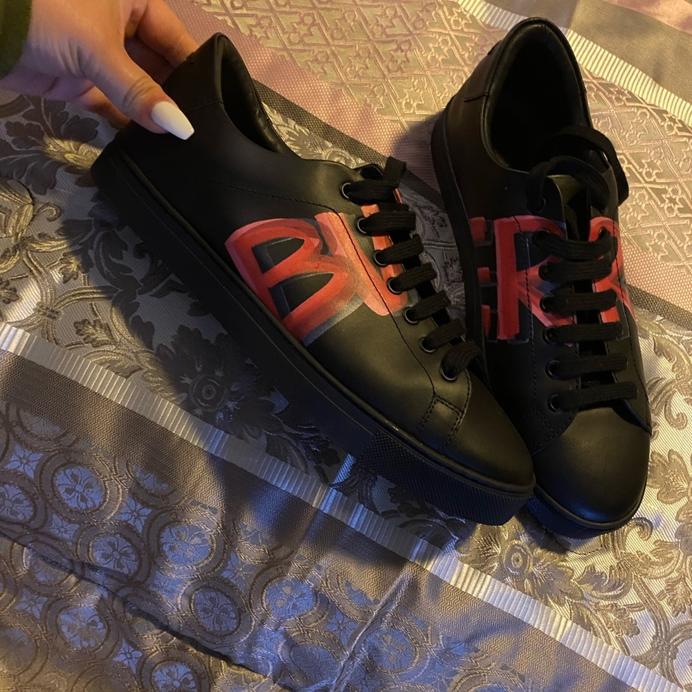 Men’s Burberry sneaker - Picture 2 of 3
